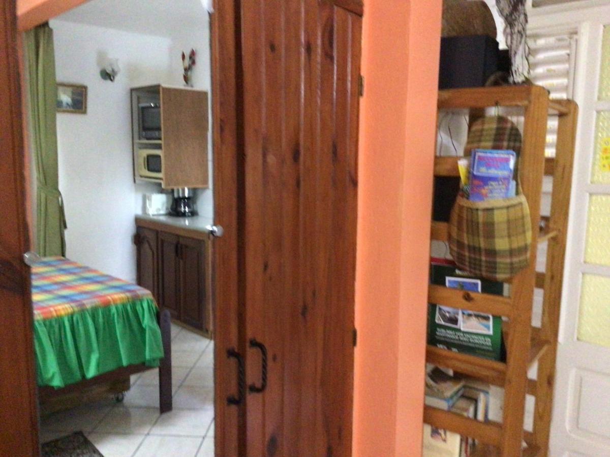 Philippe & Arlette Smith Apartment แซ็งต์-ลูซ ภายนอก รูปภาพ